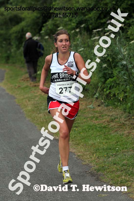 Sophie Marr (Tyne Bridge) 3rd in the Tynedale 10k Road Race. Photo: David T. Hewitson/Sports for All Pics